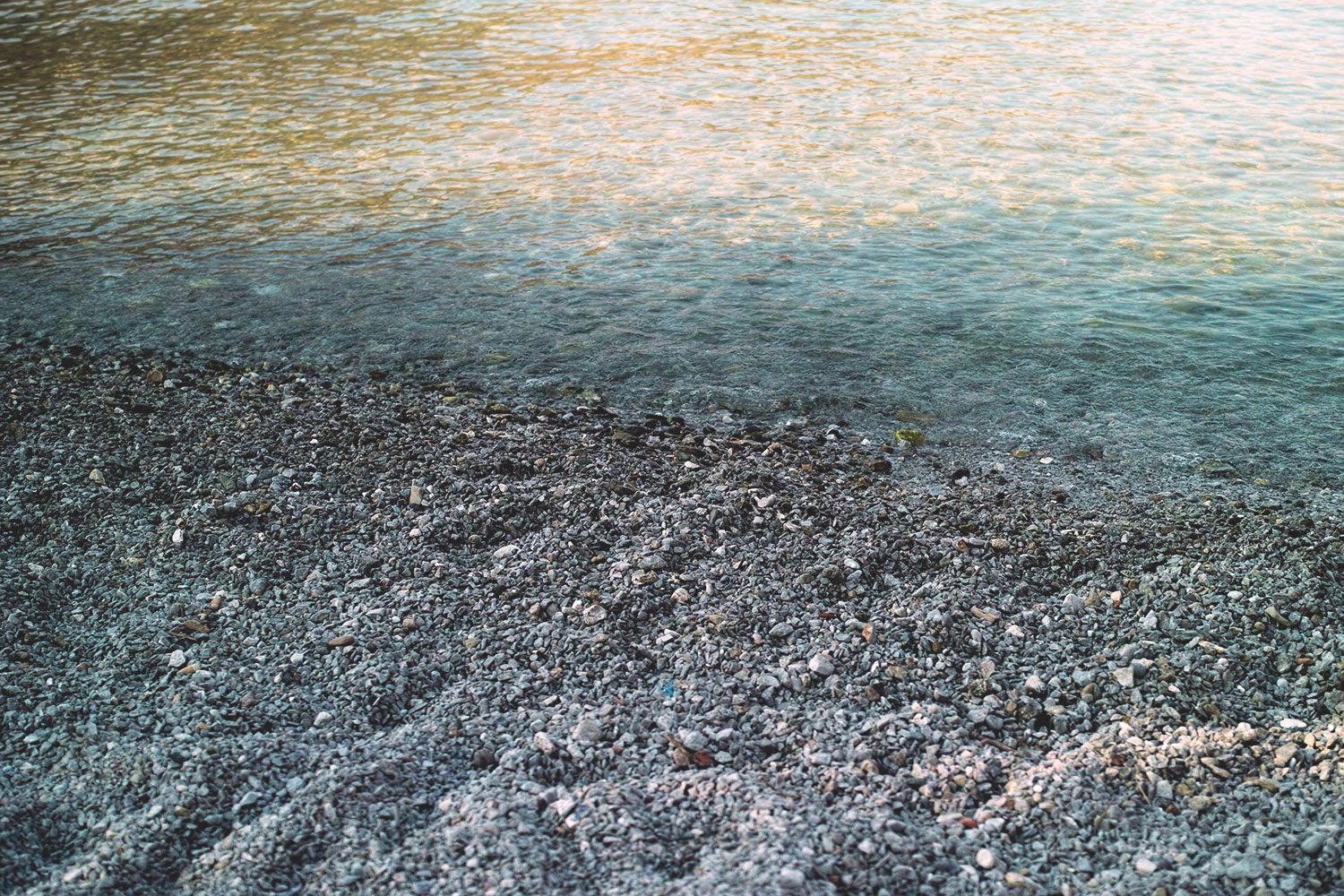 pedi_beach_symi_thevoyageur02