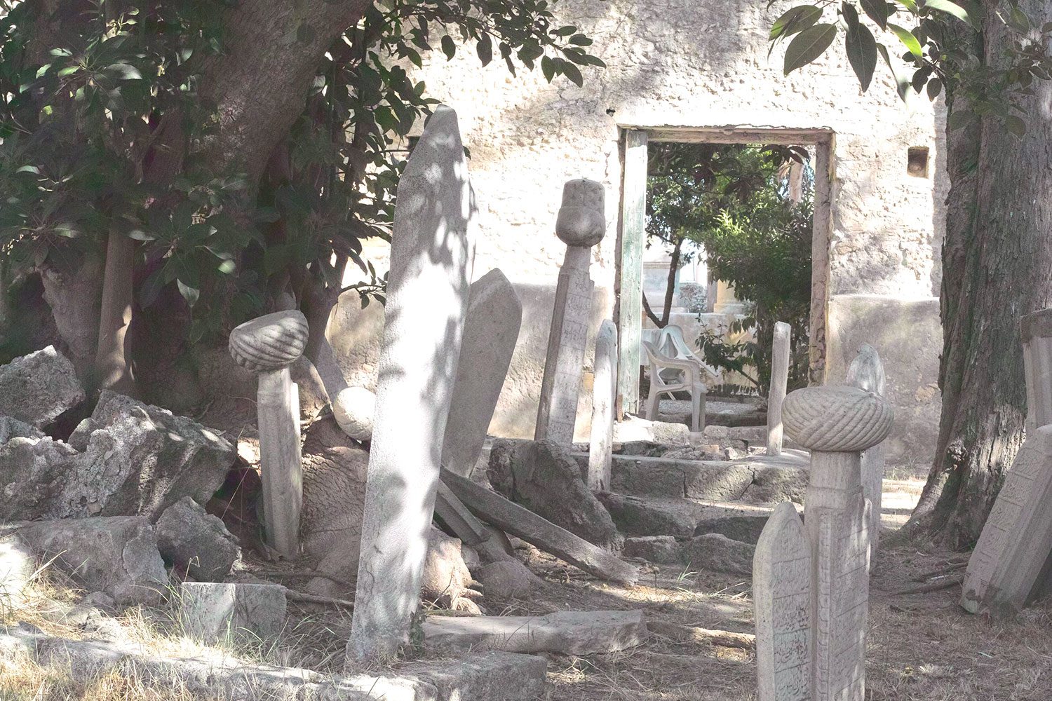 turkishcemetary_rhodes_thevoyageur01
