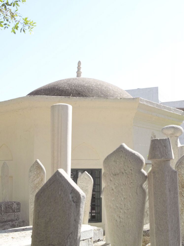 turkishcemetary_rhodes_thevoyageur05
