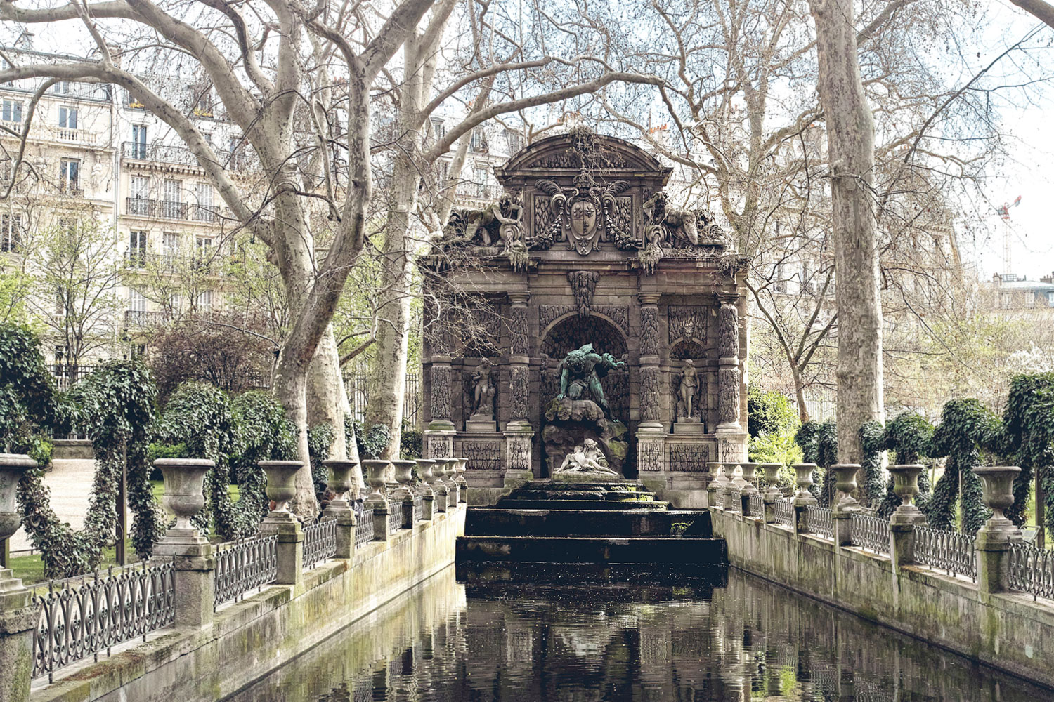 luxembourg_garden_medicis_fountain_paris_thevoyageur The Voyageur