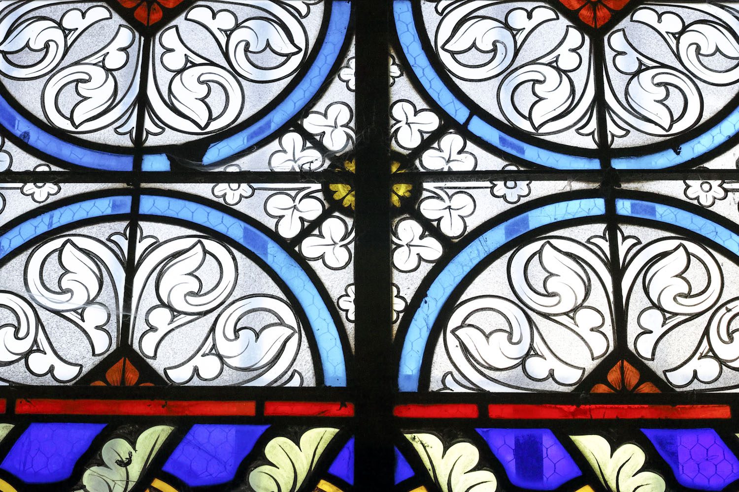stained_glass_windows_cantal_france_finland_thevoyageur003