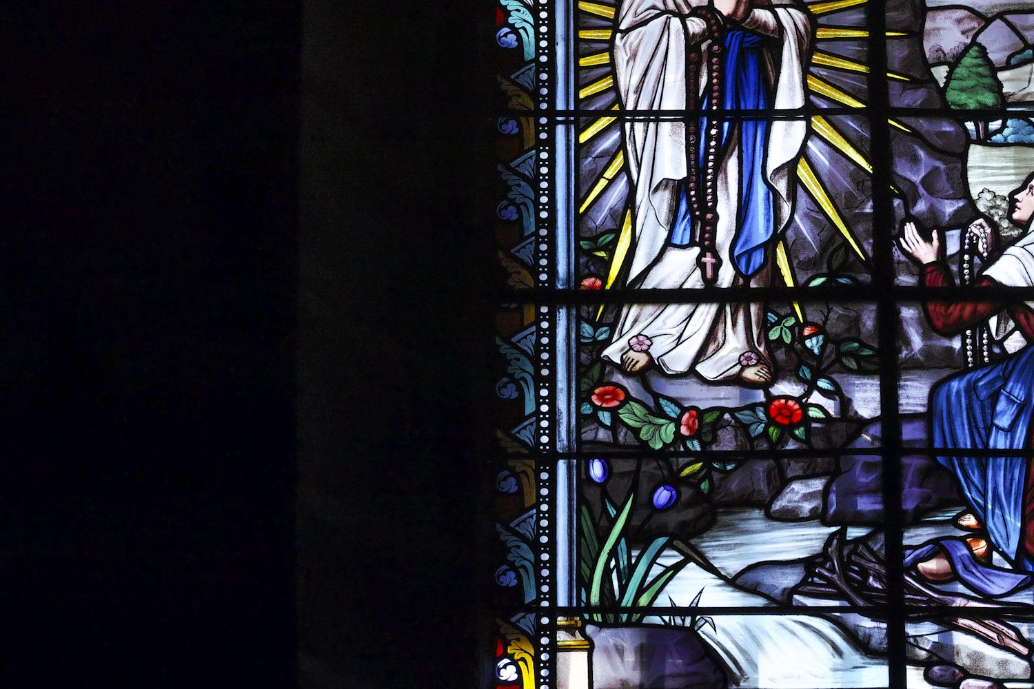 stained_glass_windows_cantal_france_finland_thevoyageur005