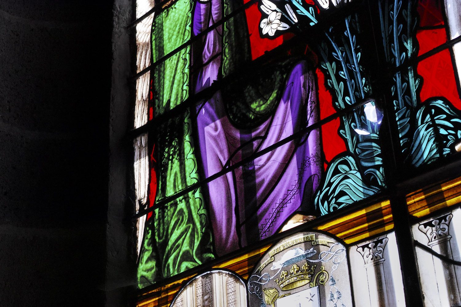 stained_glass_windows_cantal_france_finland_thevoyageur006