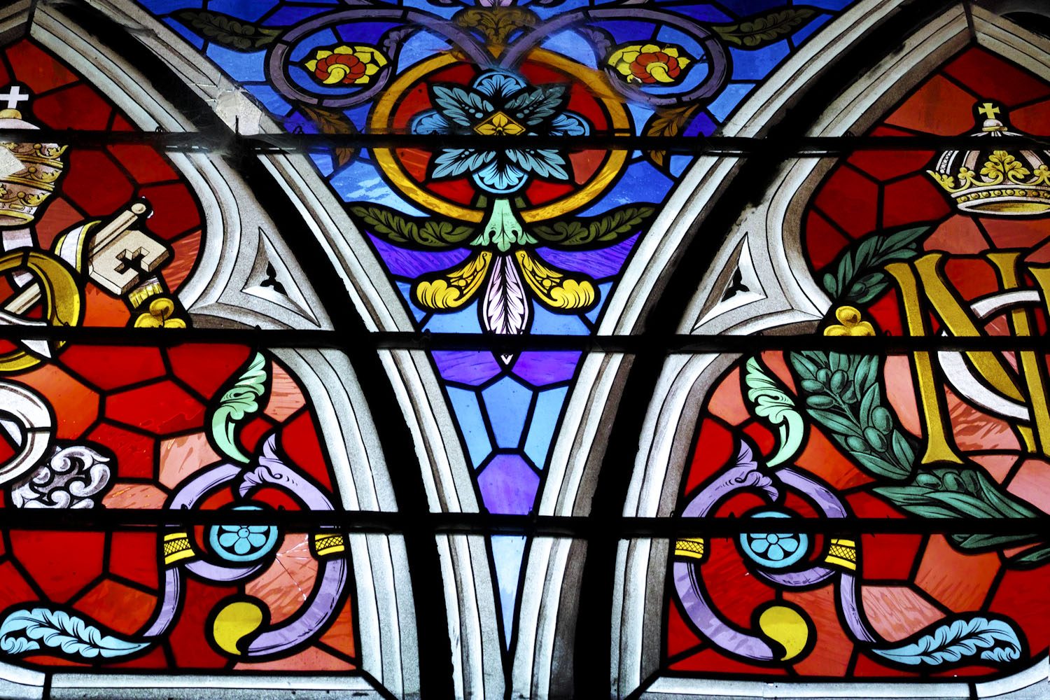 stained_glass_windows_cantal_france_finland_thevoyageur008