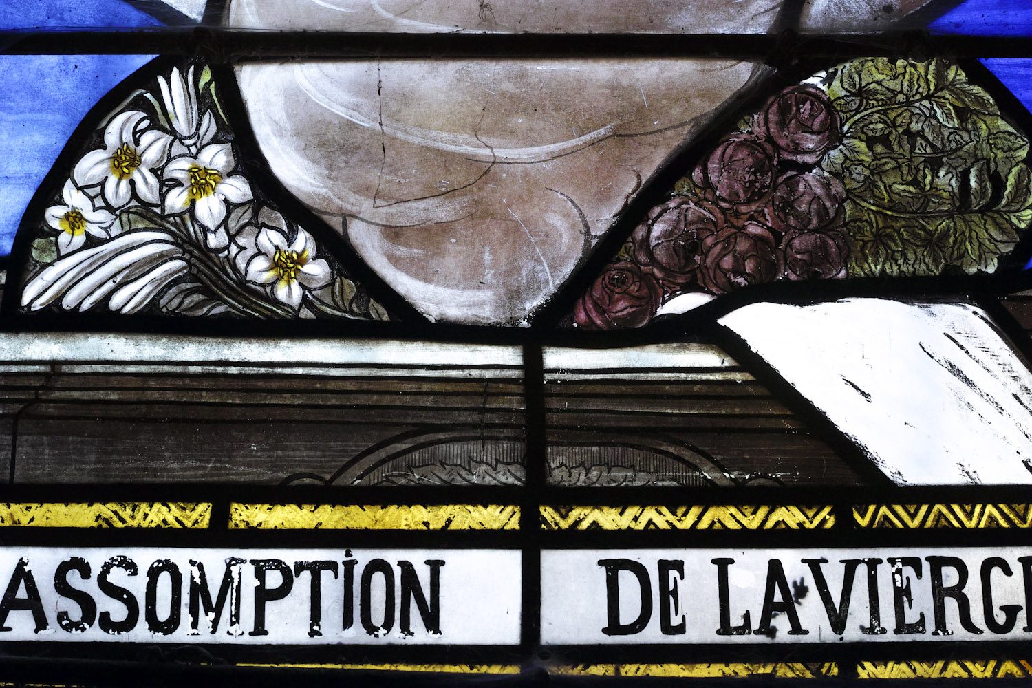 stained_glass_windows_cantal_france_finland_thevoyageur012