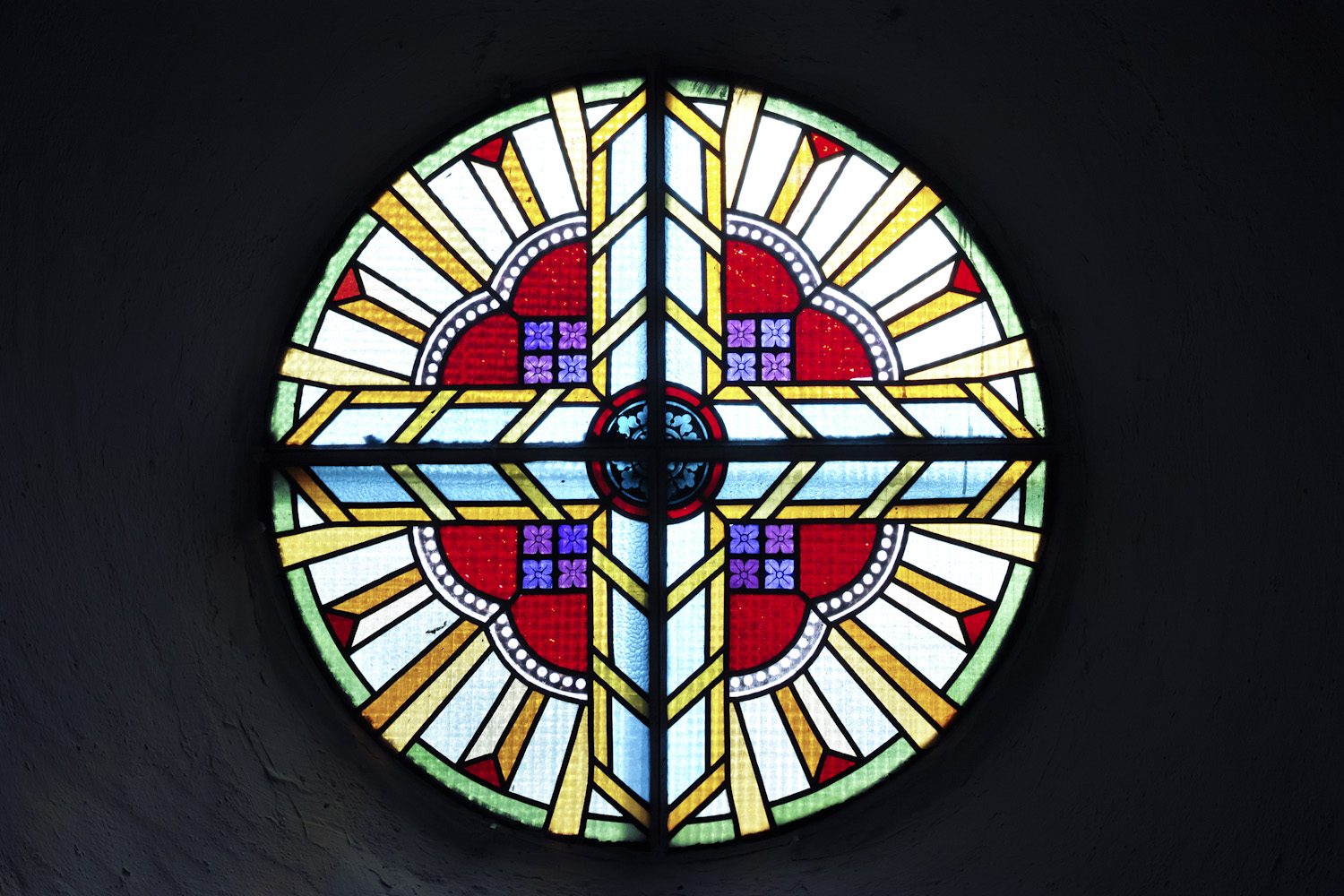 stained_glass_windows_cantal_france_finland_thevoyageur014