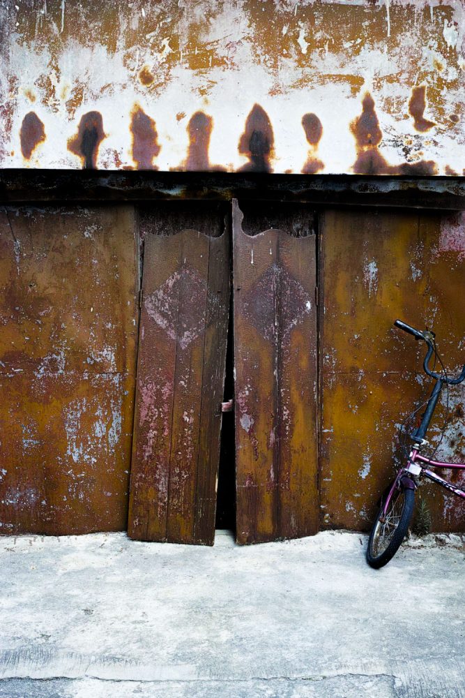 onthesurface_pengchau_taio_lantau_hongkong_china_thevoyageur01