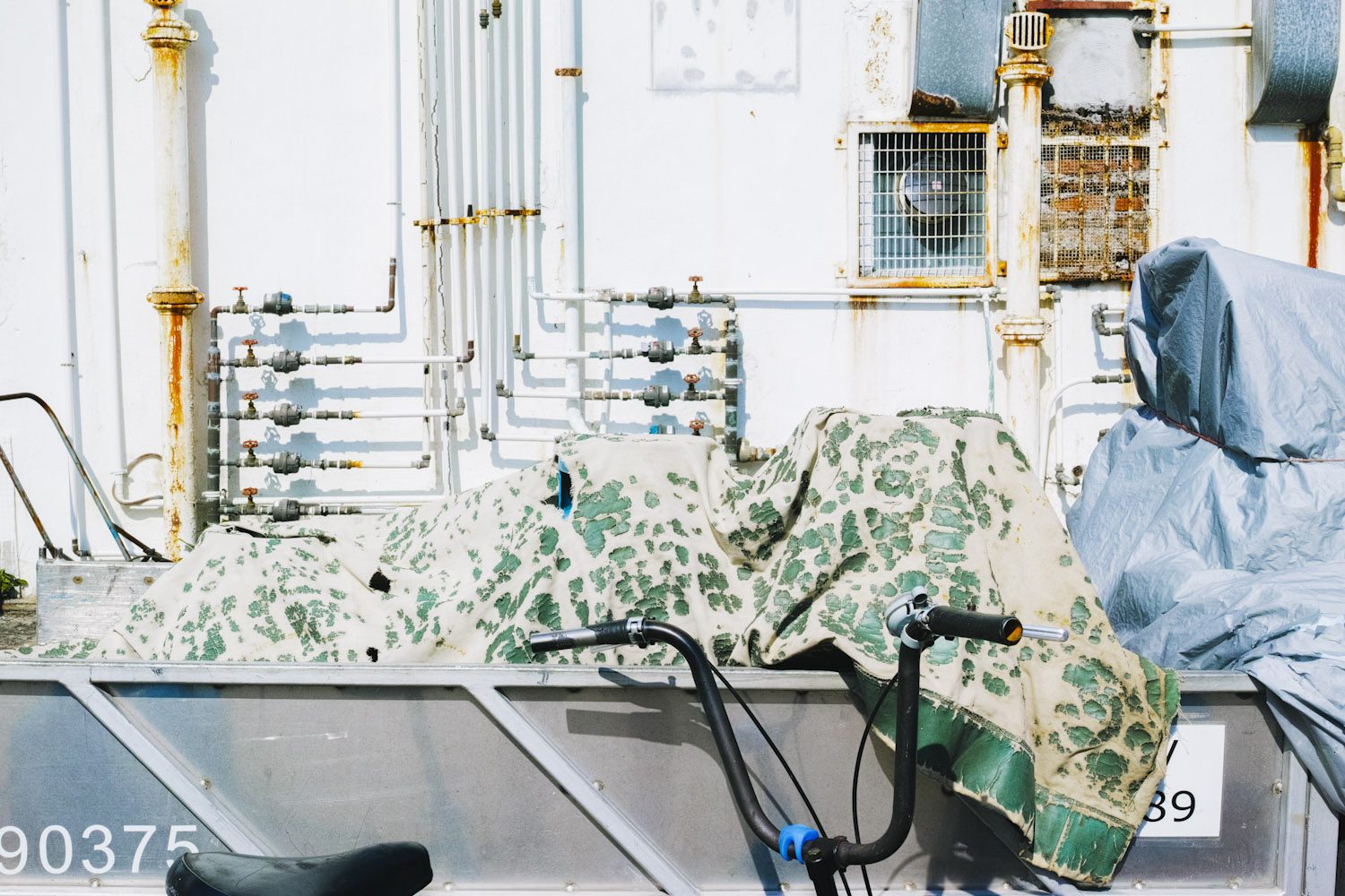 onthesurface_pengchau_taio_lantau_hongkong_china_thevoyageur16