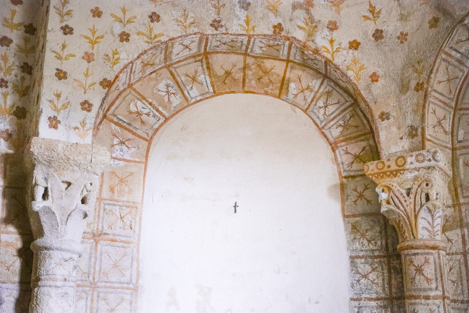 feelsspecial_churches_cantal_france_thevoyageur (21)