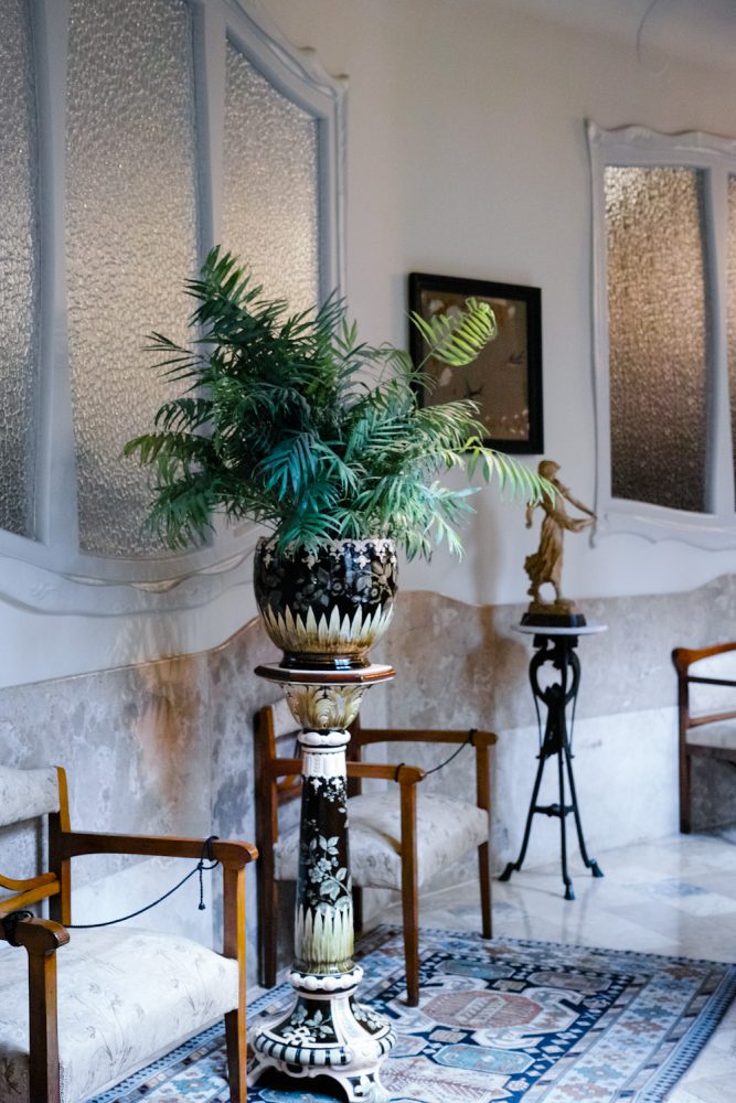 panorama_gaudiinteriors_barcelona_spain_thevoyageur (26)